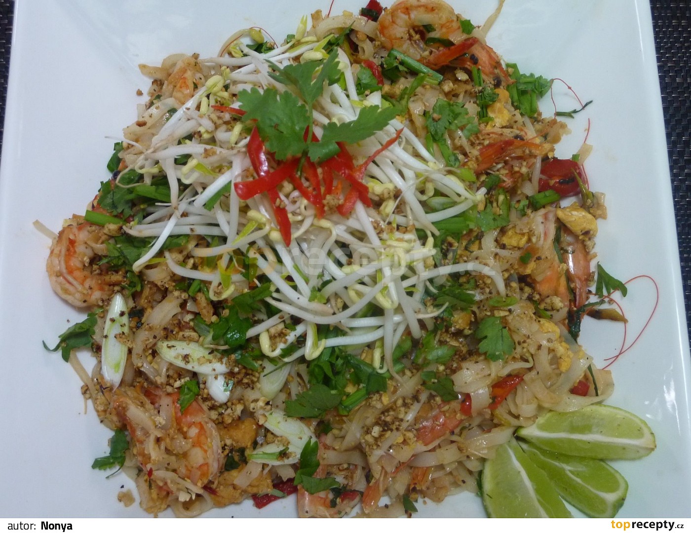 Pad Thai Nebo Op Kan R Ov Nudle S Krevetami A Zeleninou Recept