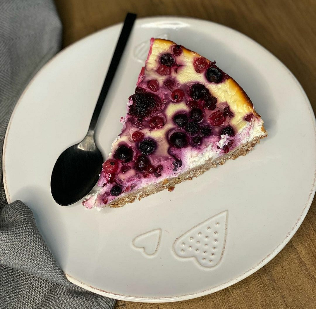 Zdravý cheesecake s lesním ovocem recept TopRecepty cz